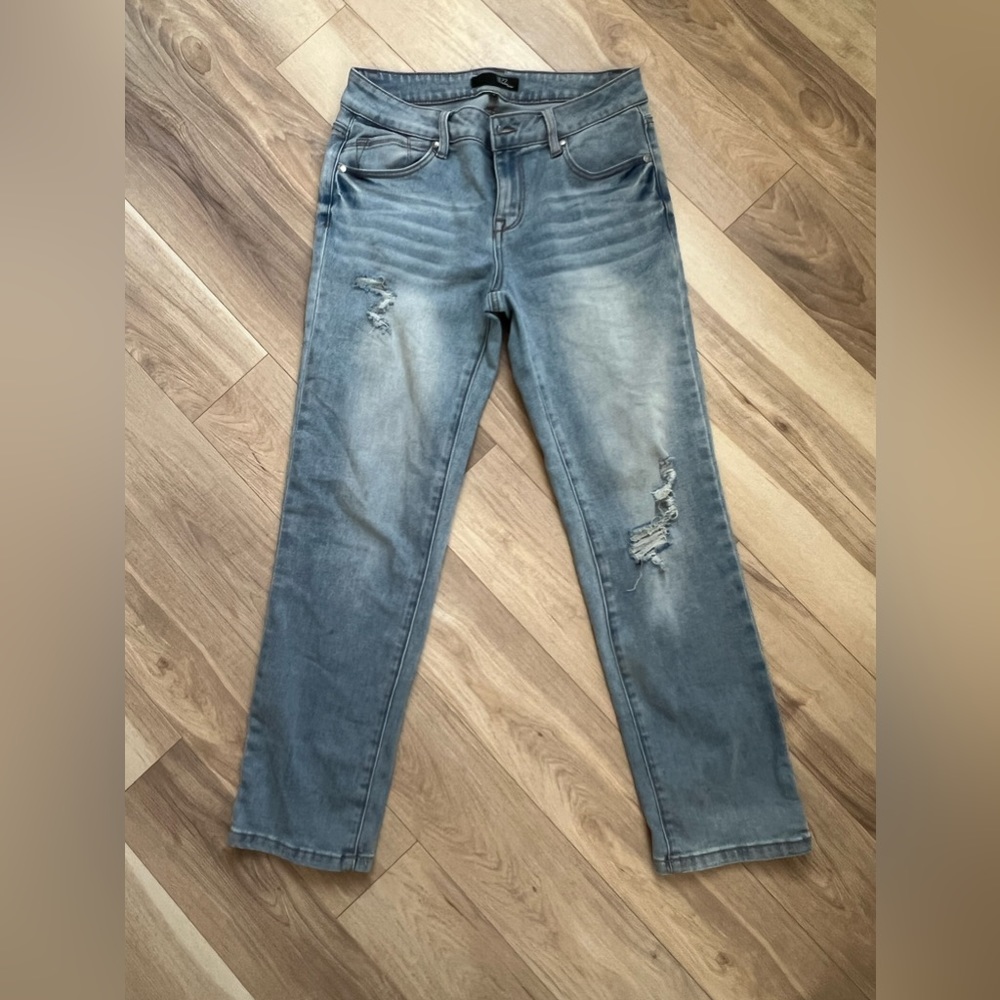 1822 Denim jeans in size 6. Distressed and in excellent condition.